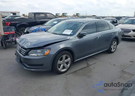 2013 Volkswagen Passat 2.5L Se z USA, uszkodzony, nr VIN 1VWBP7A33DC095998